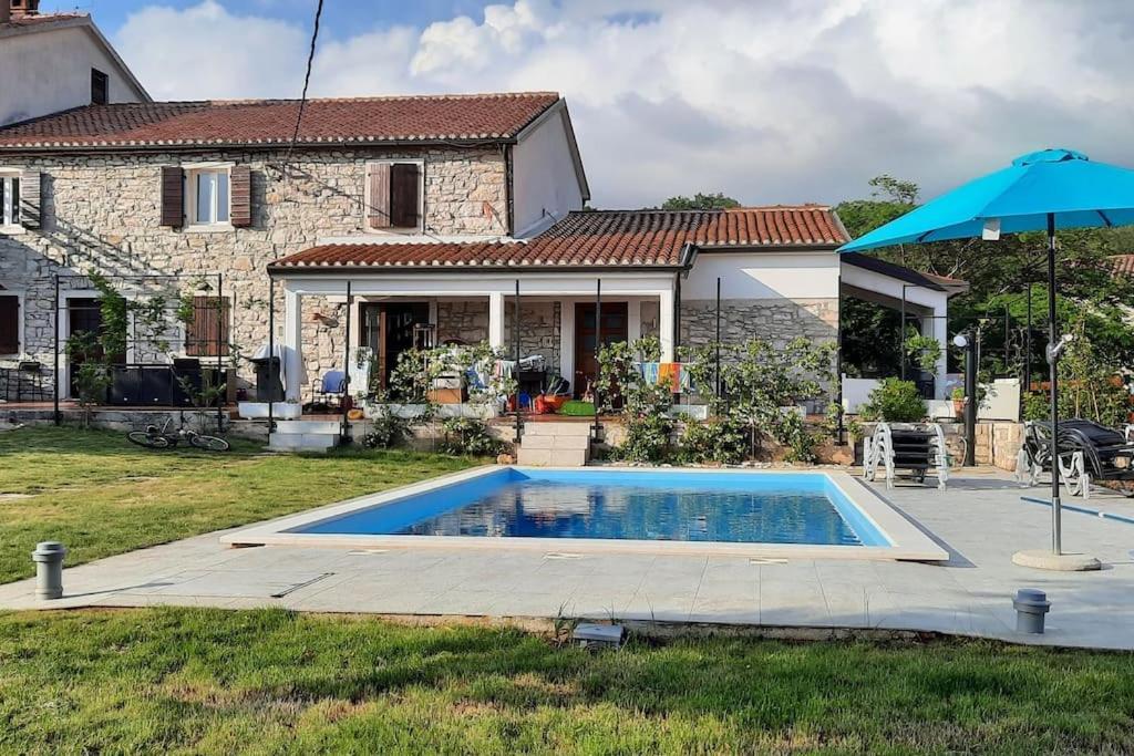 Holiday Home For 8 People, Pool + Sea View Vilanija Exteriör bild