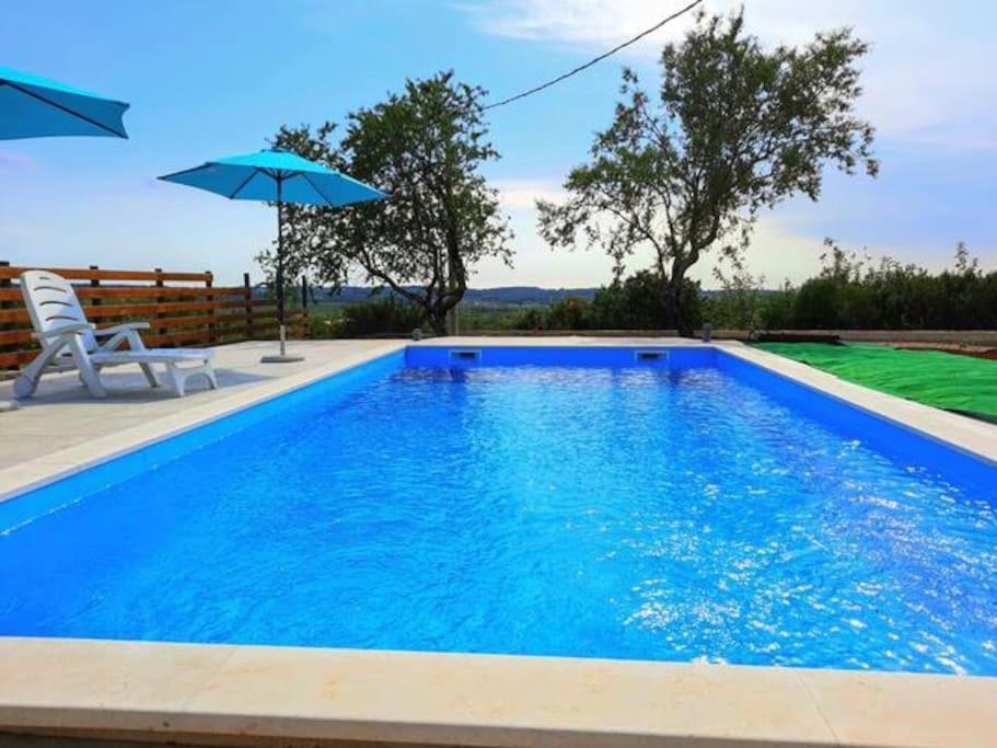 Holiday Home For 8 People, Pool + Sea View Vilanija Exteriör bild