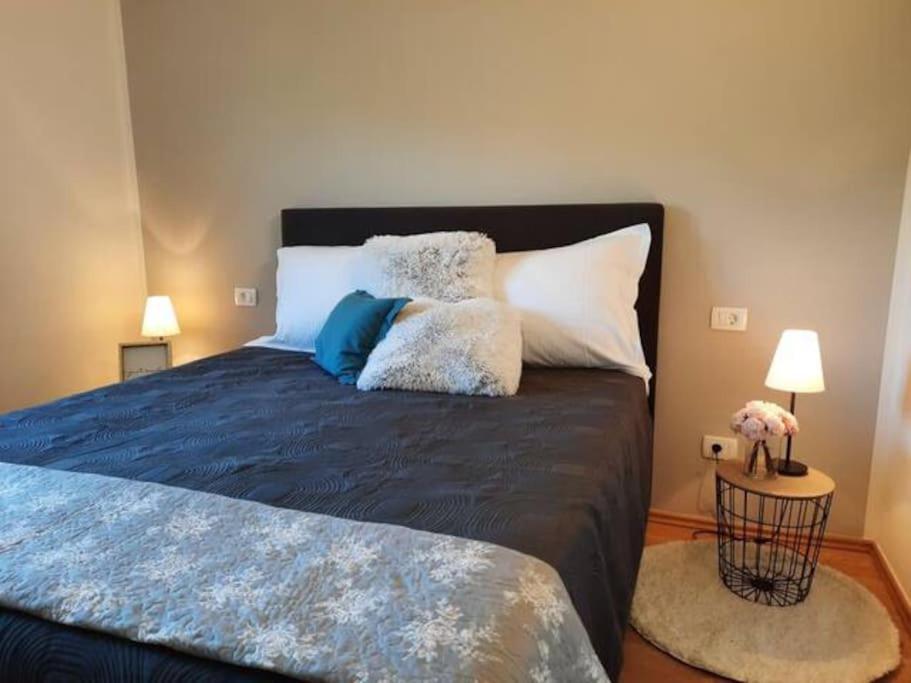 Holiday Home For 8 People, Pool + Sea View Vilanija Exteriör bild