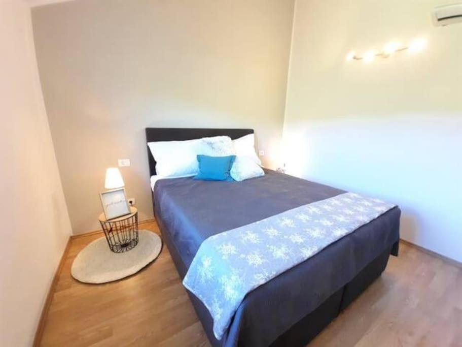 Holiday Home For 8 People, Pool + Sea View Vilanija Exteriör bild