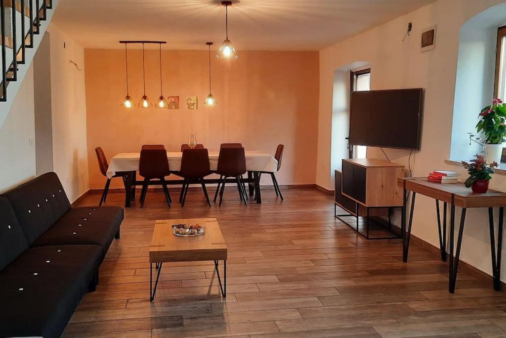 Holiday Home For 8 People, Pool + Sea View Vilanija Exteriör bild
