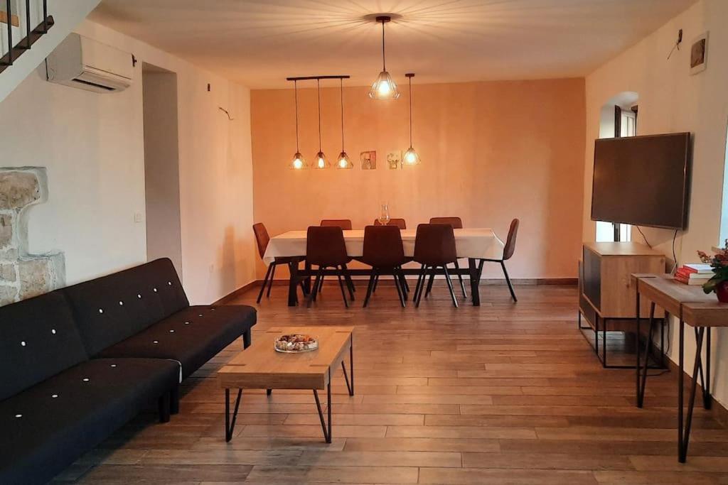 Holiday Home For 8 People, Pool + Sea View Vilanija Exteriör bild