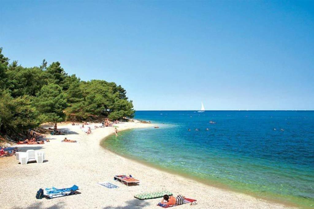 Holiday Home For 8 People, Pool + Sea View Vilanija Exteriör bild