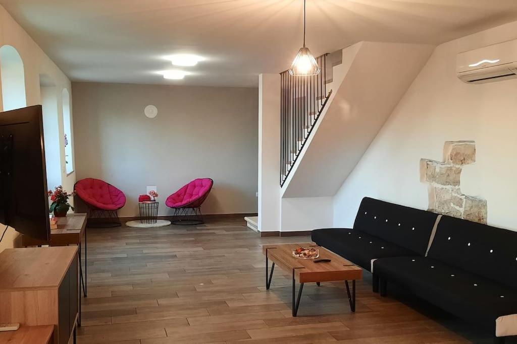 Holiday Home For 8 People, Pool + Sea View Vilanija Exteriör bild