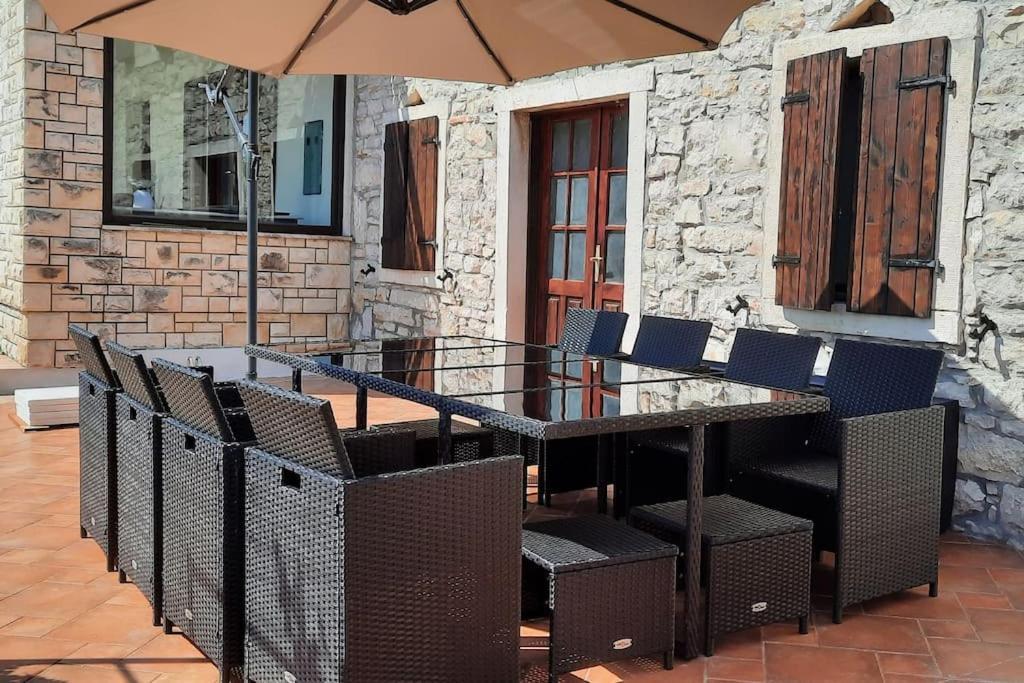 Holiday Home For 8 People, Pool + Sea View Vilanija Exteriör bild